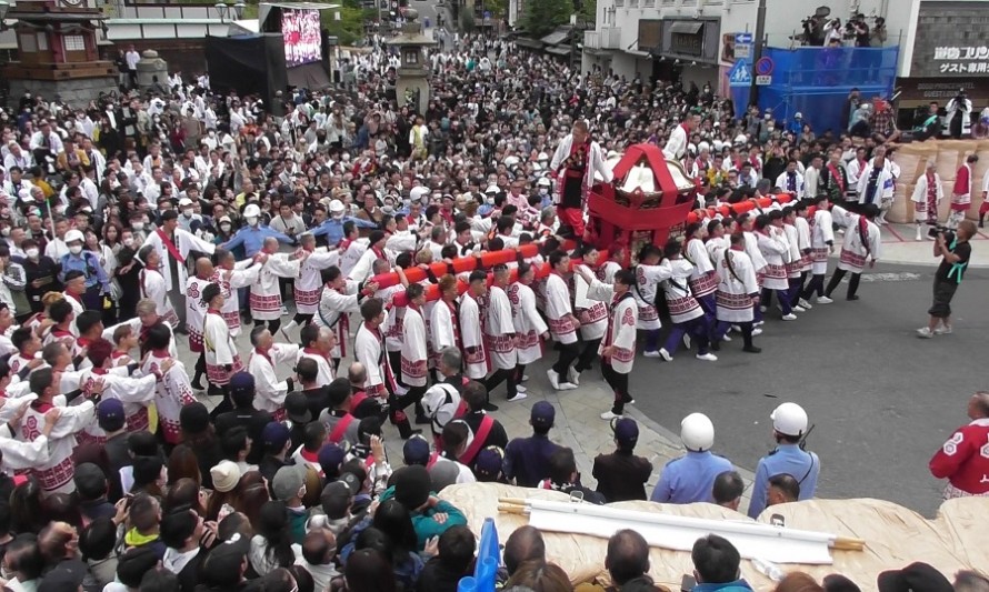 S1250007-frame-at-0m59s