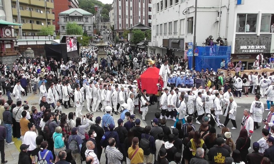 S1250016-frame-at-0m10s